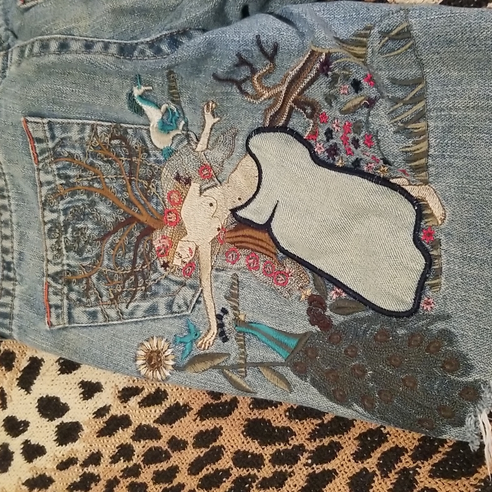 True Religion Distressed Shorts - Picture 2 of 9